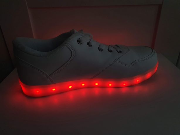 Buty ze światełkami LED
