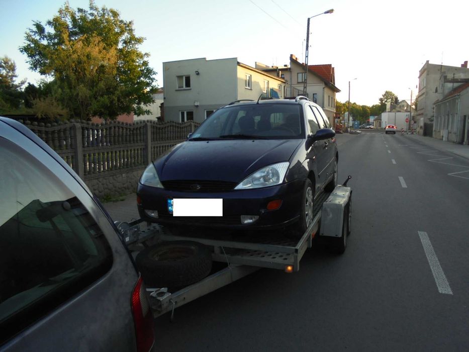 Ford Focus MK1 kolor granatowy przeznaczony na części 1.8 diesel DI