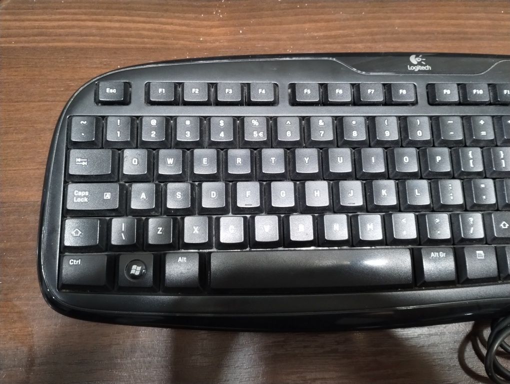 Klawiatura Logitech cllassic keyboard 200, na USB stan bdb