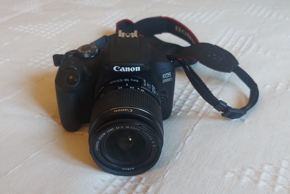 Máquina Fotográfica CANON EOS 2000