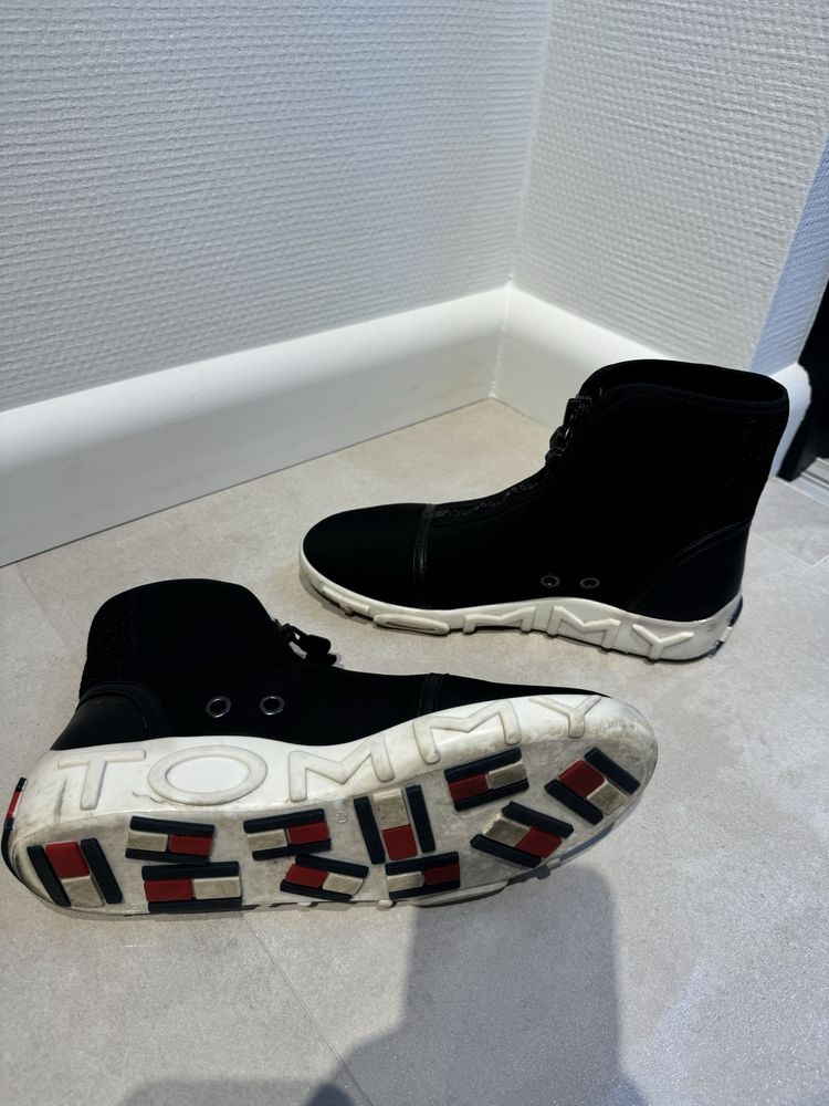 Botki Tommy Hilfiger rozmiar 40 sneakersy za kostkę Gigi Hadid