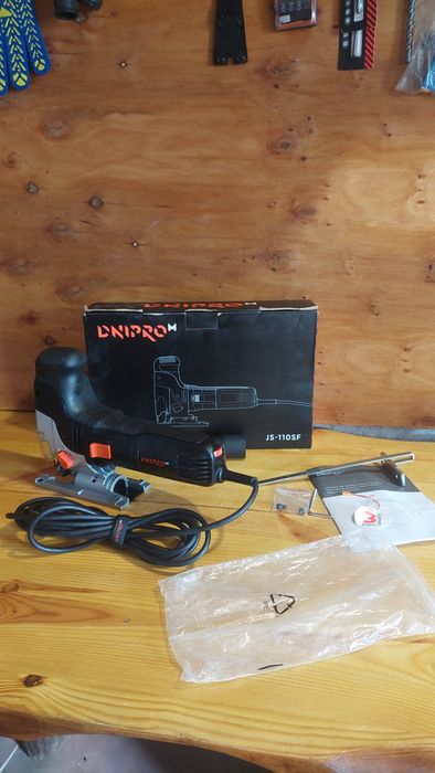 Лобзик електричний Днипро-М JS-110SF