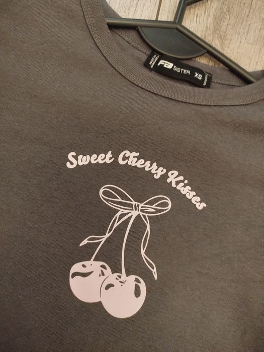 Crop top z wisienką