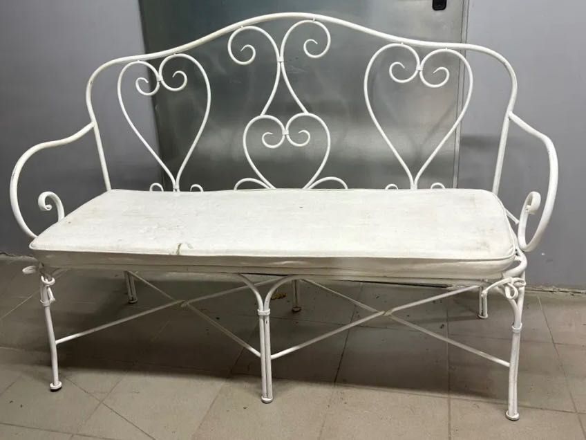 Piękna ławka metalowa Belldeco
