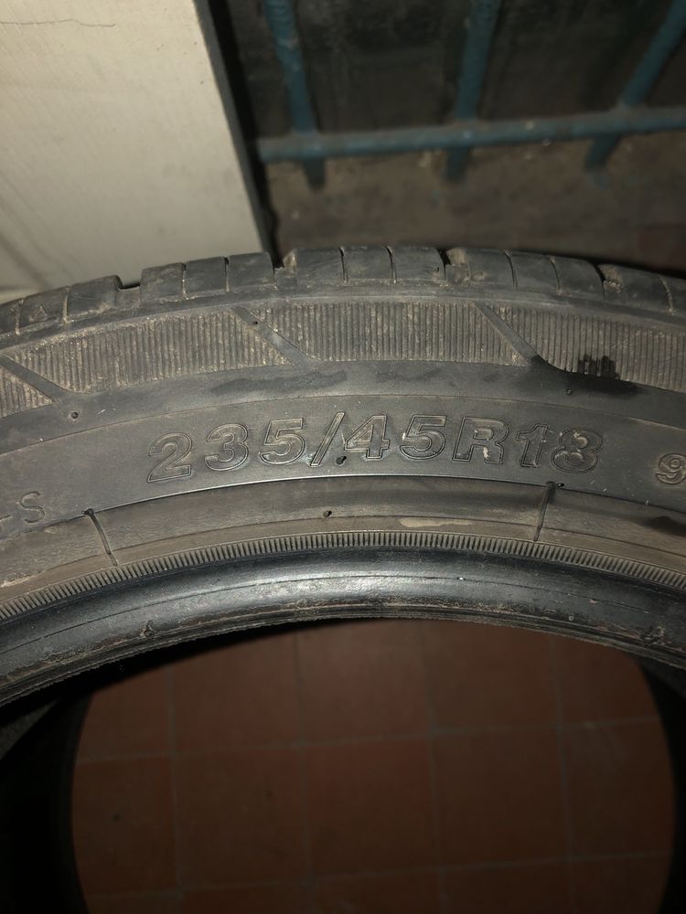 Гума 235/45 R18 2шт.