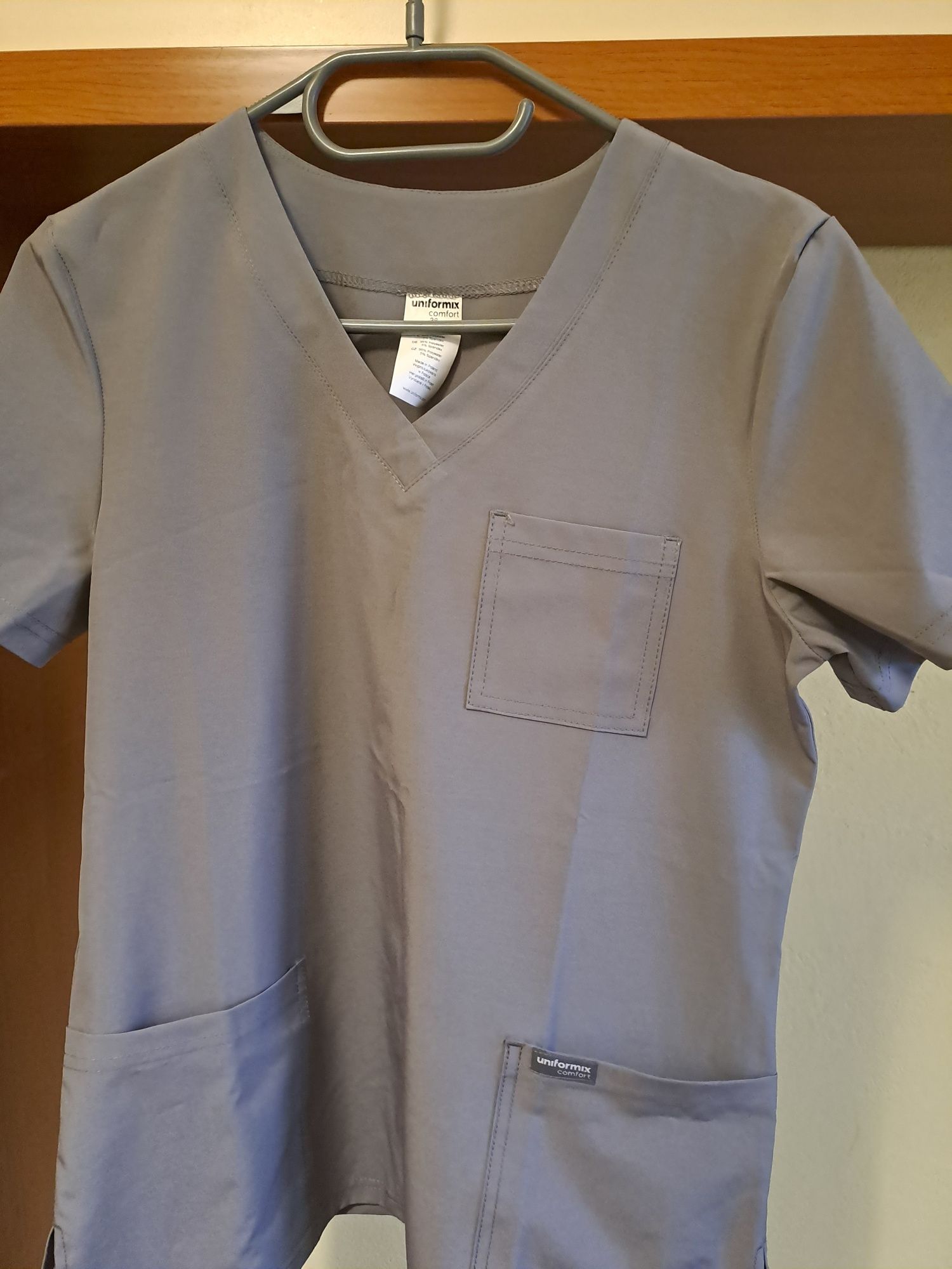Scrubs medyczny Uniformix Komplet Koszulka + Spodnie