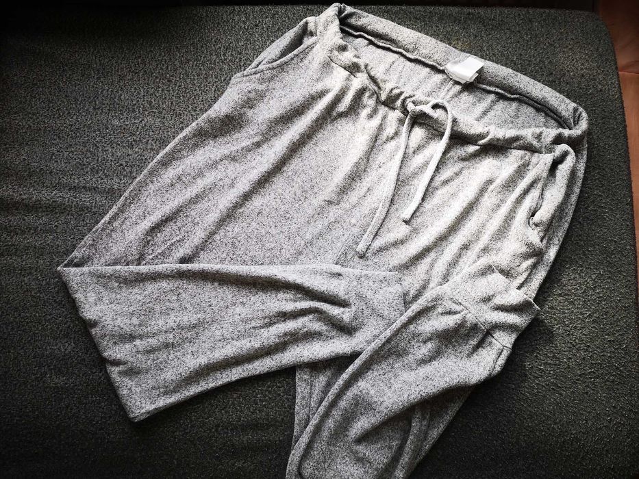 Infinity Woman szare spodnie dresowe 40/L