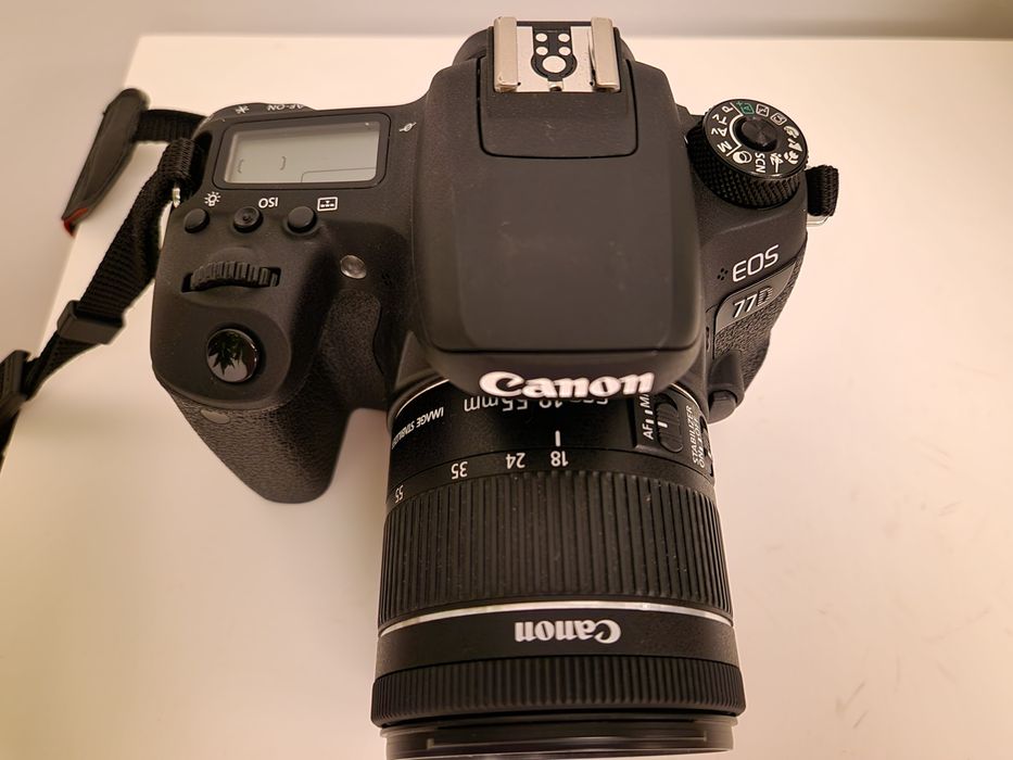 Máq. Fotográfica Canon EOS 77D