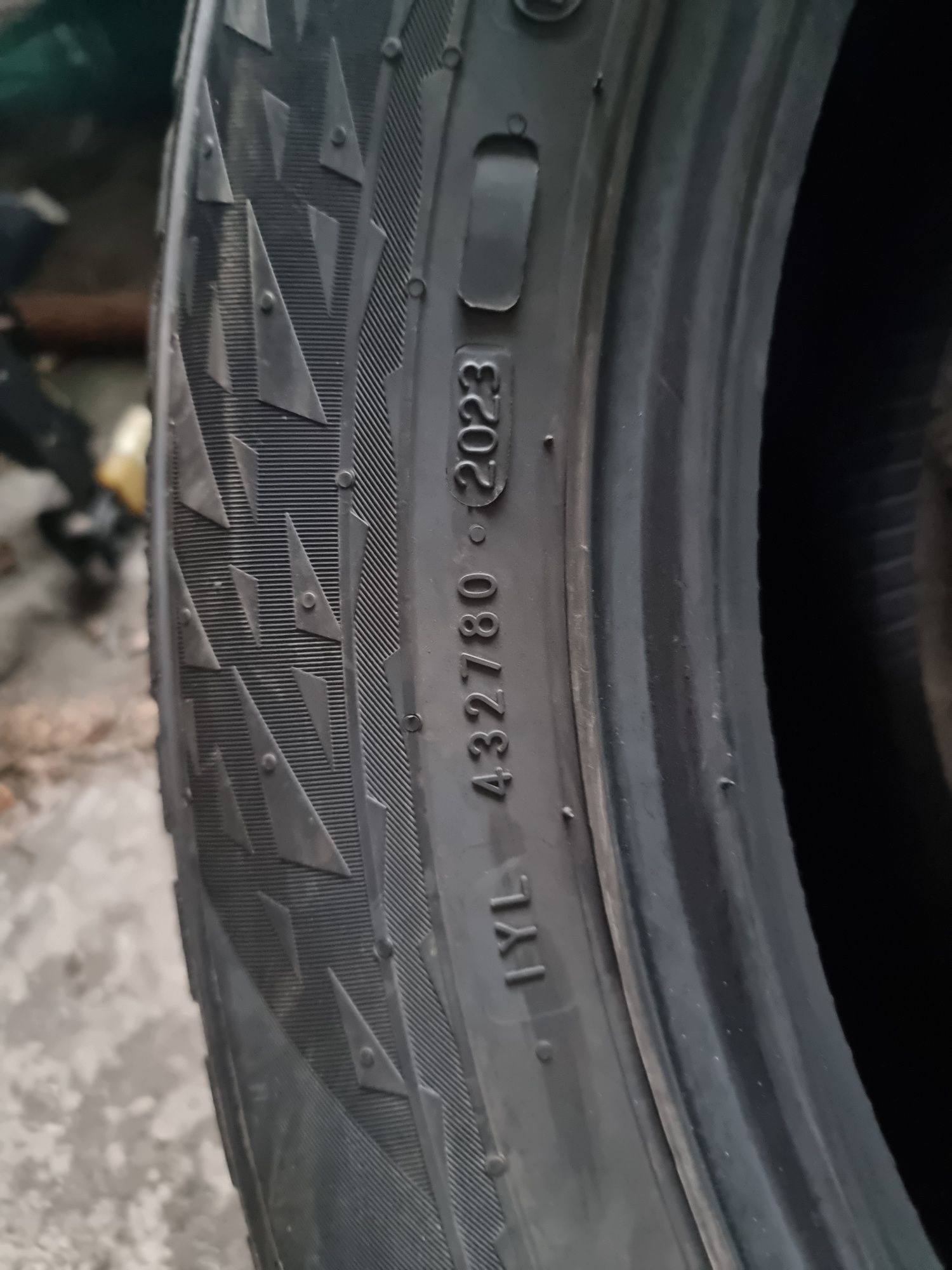 Opony zimowe 215/65r17 Nokian Hankook 2022/2023 rok