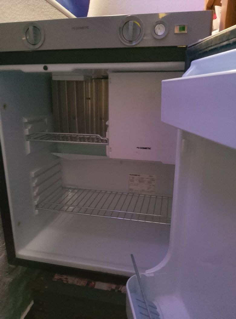 Frigorífico trivalente autocaravana e caravana