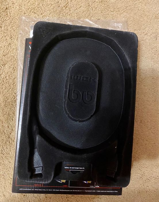 Коробка от HDMI кабеля Audioquest Vodka