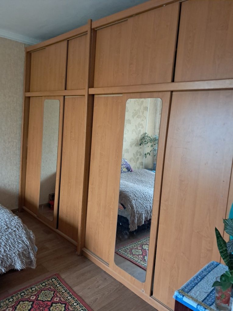 Продається дві кімнати в гуртожитку.