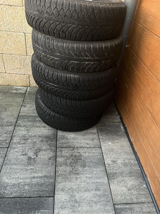 5 opon zimowych 165/60R15
