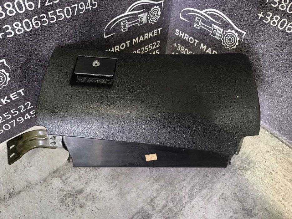 Бардачок речовий ящик Audi A6 C4 100