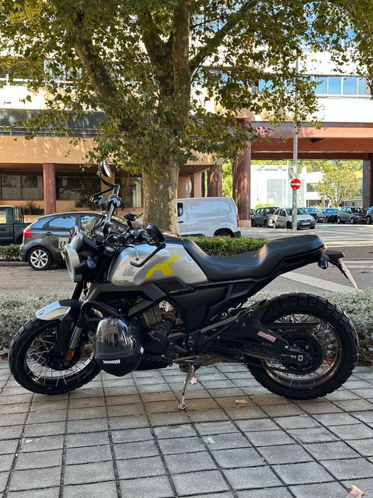 Zontes 125 GK — 2023 • 7.100 km • Impecável • Estilo Scrambler