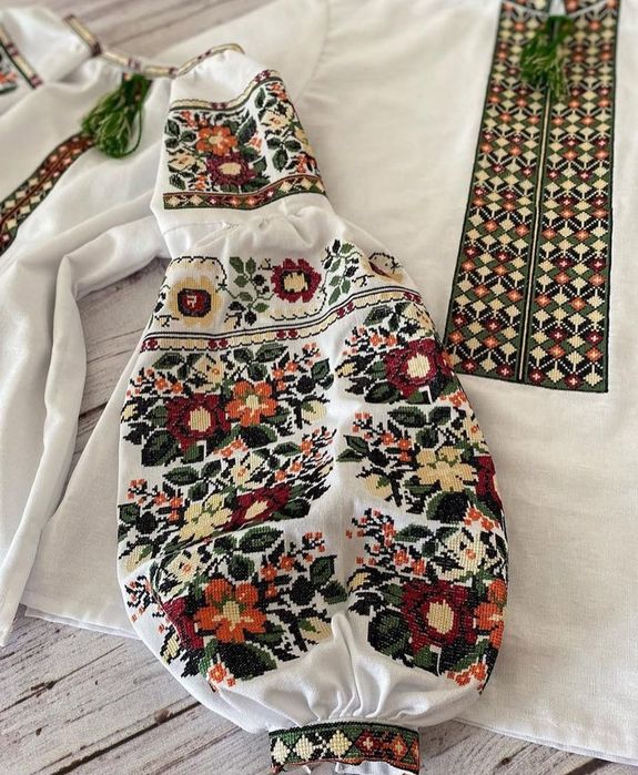 Жіноча вишиванка "Квіткова"