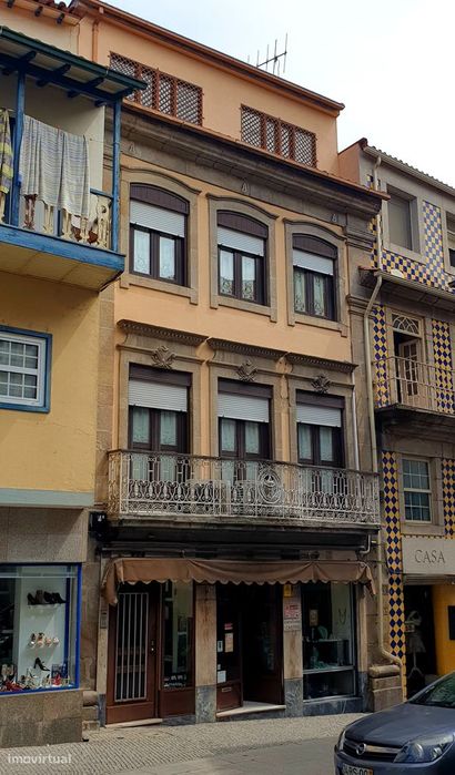 Prédio no Centro Histórico - 3 T2+1 + Loja