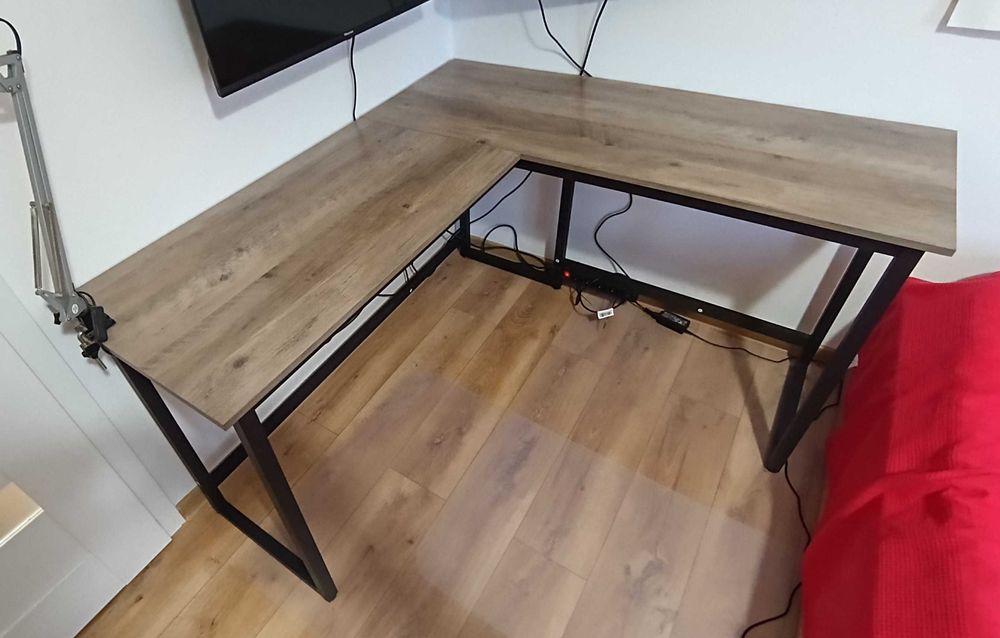 Biurko w kształcie litery L - z nadstawką