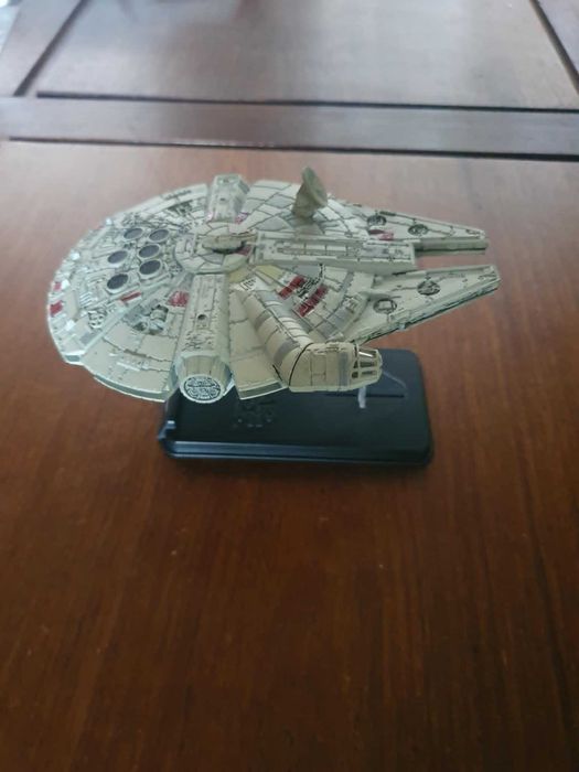Nave Millennium Falcon...