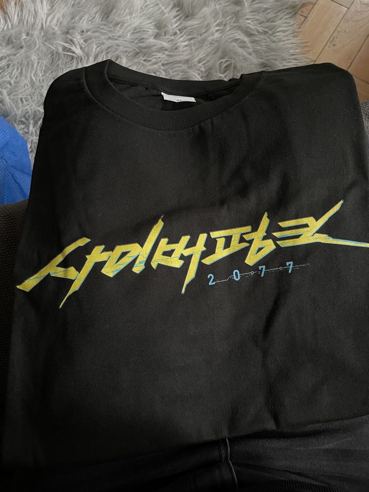 Koszulka Cyberpunk (napis w j.koreańskim)