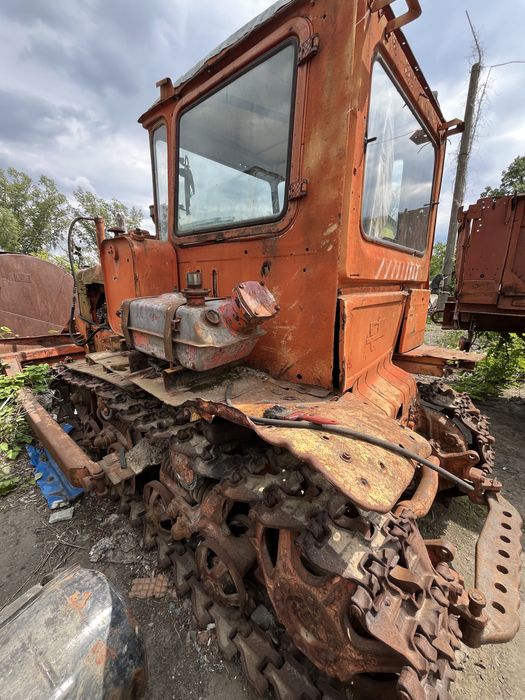 ДТ 75 гусеничний трактор