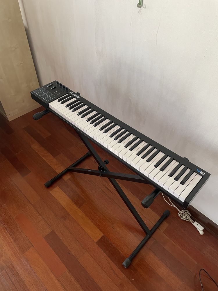 Piano teclado midi ALESIS V61 + apoio