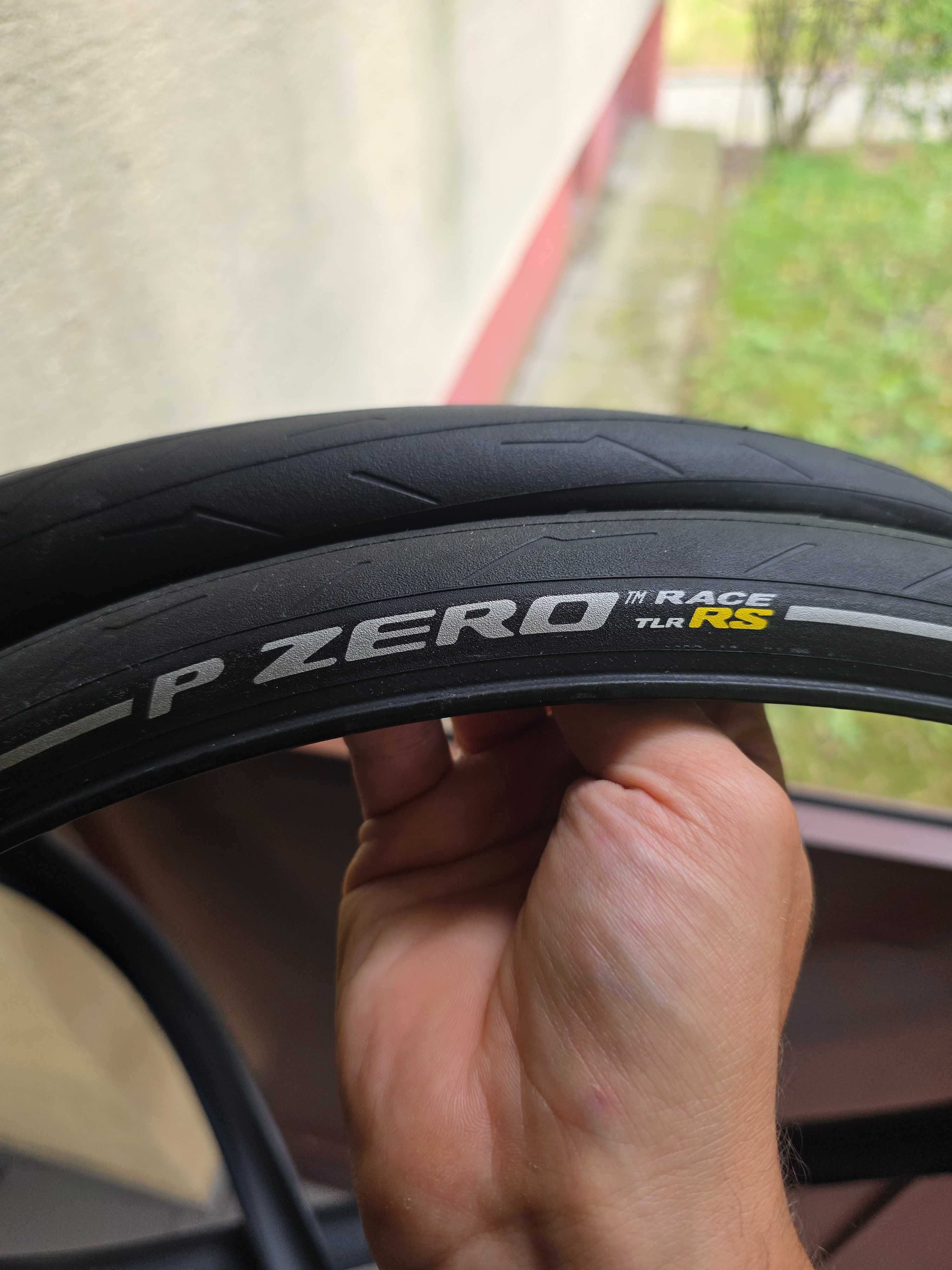 Opony szosowe Pirelli P Zero TLR RS 700C x 28mm Czarne