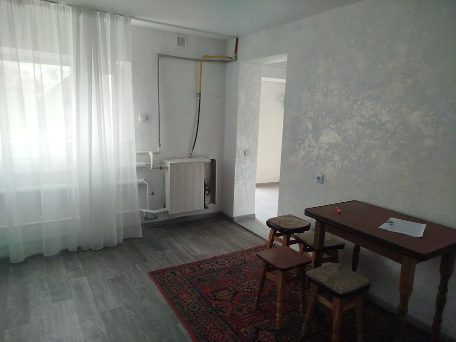 Частина будинку біля головного входу парк Софіївка.