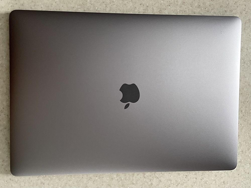 MacBook Pro Retina 15  2017 512 gb 3.1 i7 16gb Radeon 560