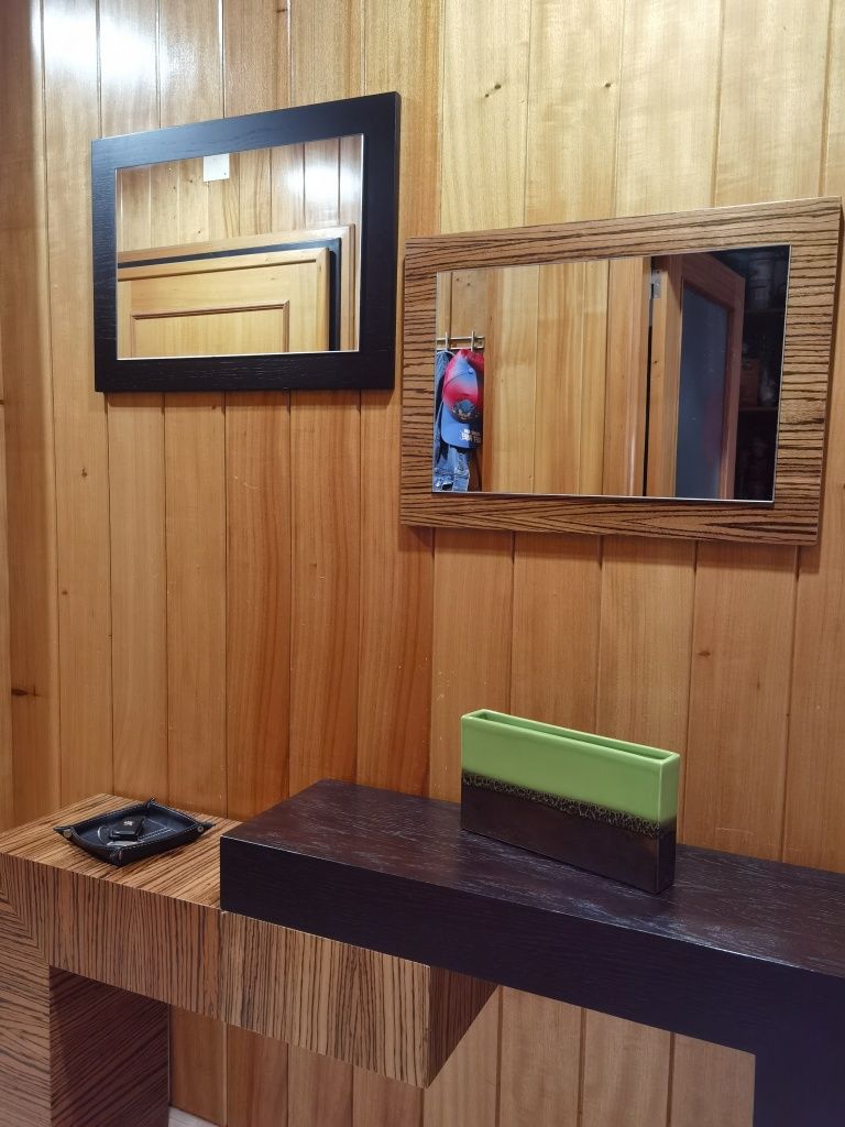 Móvel de entrada com espelhos