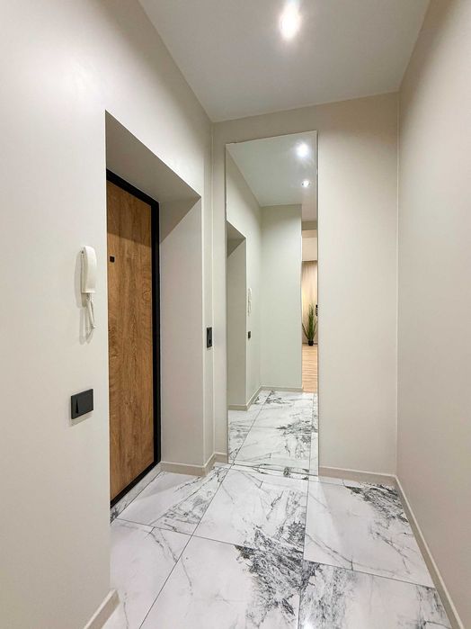 Квартира в центрі з ремонтом, автономним опаленням та окремим входом