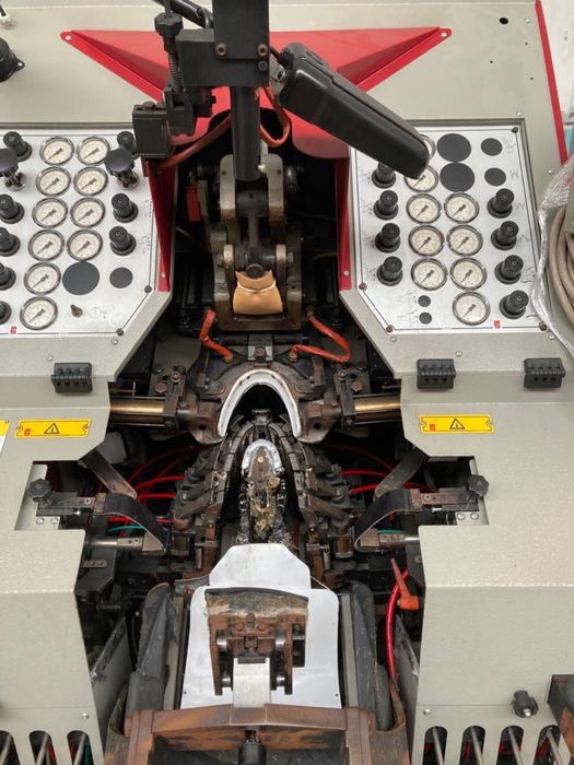 Maquina Molina de montar bicos para calçado - Preço a negociar