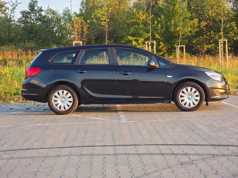 Opel Astra J Sport Tourer 2013 1.7 131 km 166.000