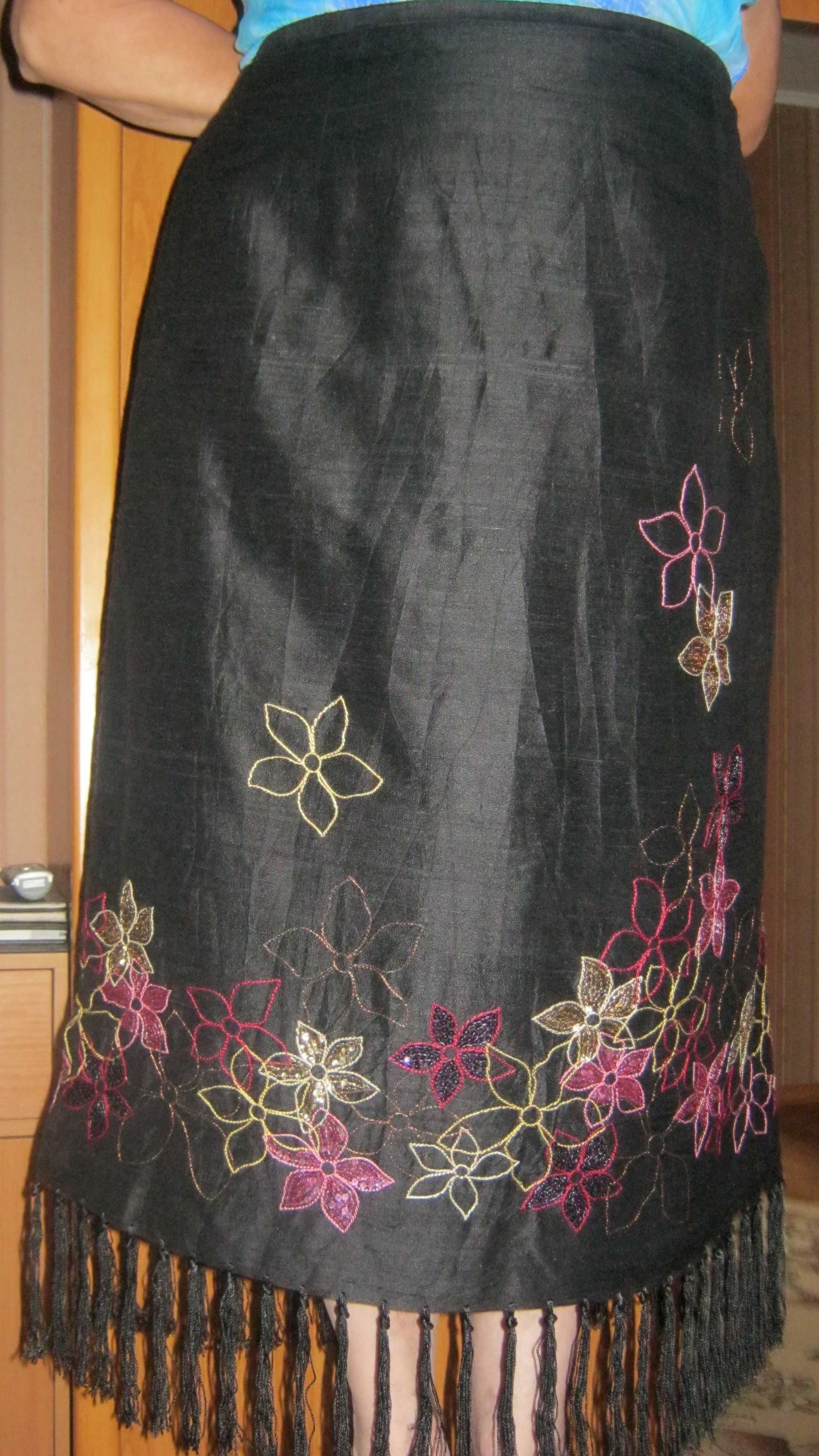 Юбка с вышивкой и бахромой из ткани тафта, на подкладке, р. 52-54