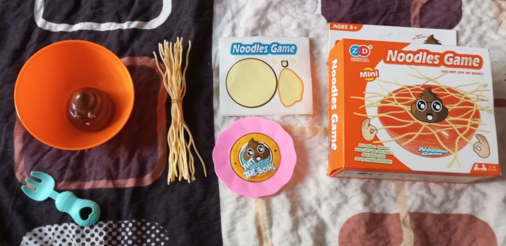 Gra z kupą i makaronem Noodles Gamę Mini