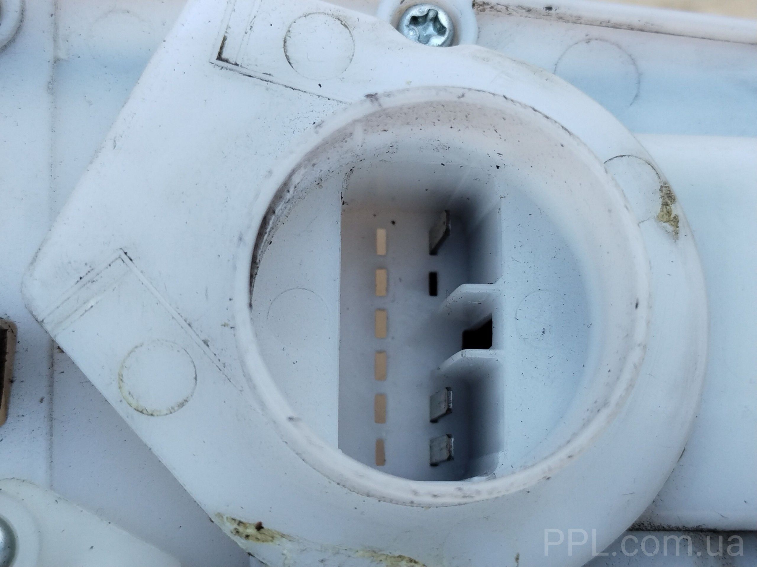 Suzuki Swift 2005-2010 Замок двери задний правый 3 pin