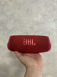 Продаю JBL CHARGE 5 red