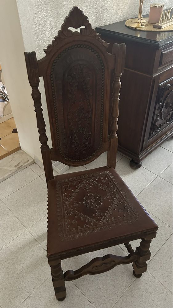 Cadeiras rusticas de carvalho e pele