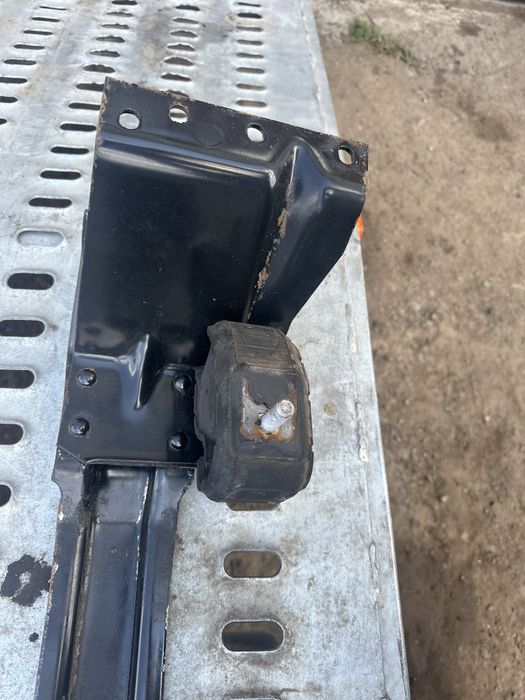 Продам траверса газель бізнес під двигун 4216 cummins 2.8