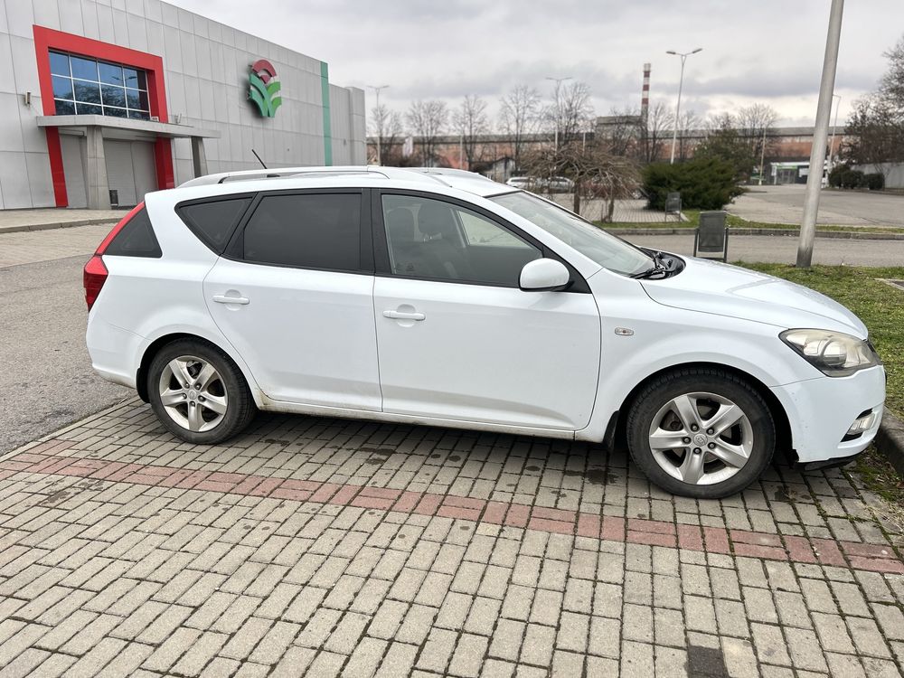 Kia ceed автомобіль