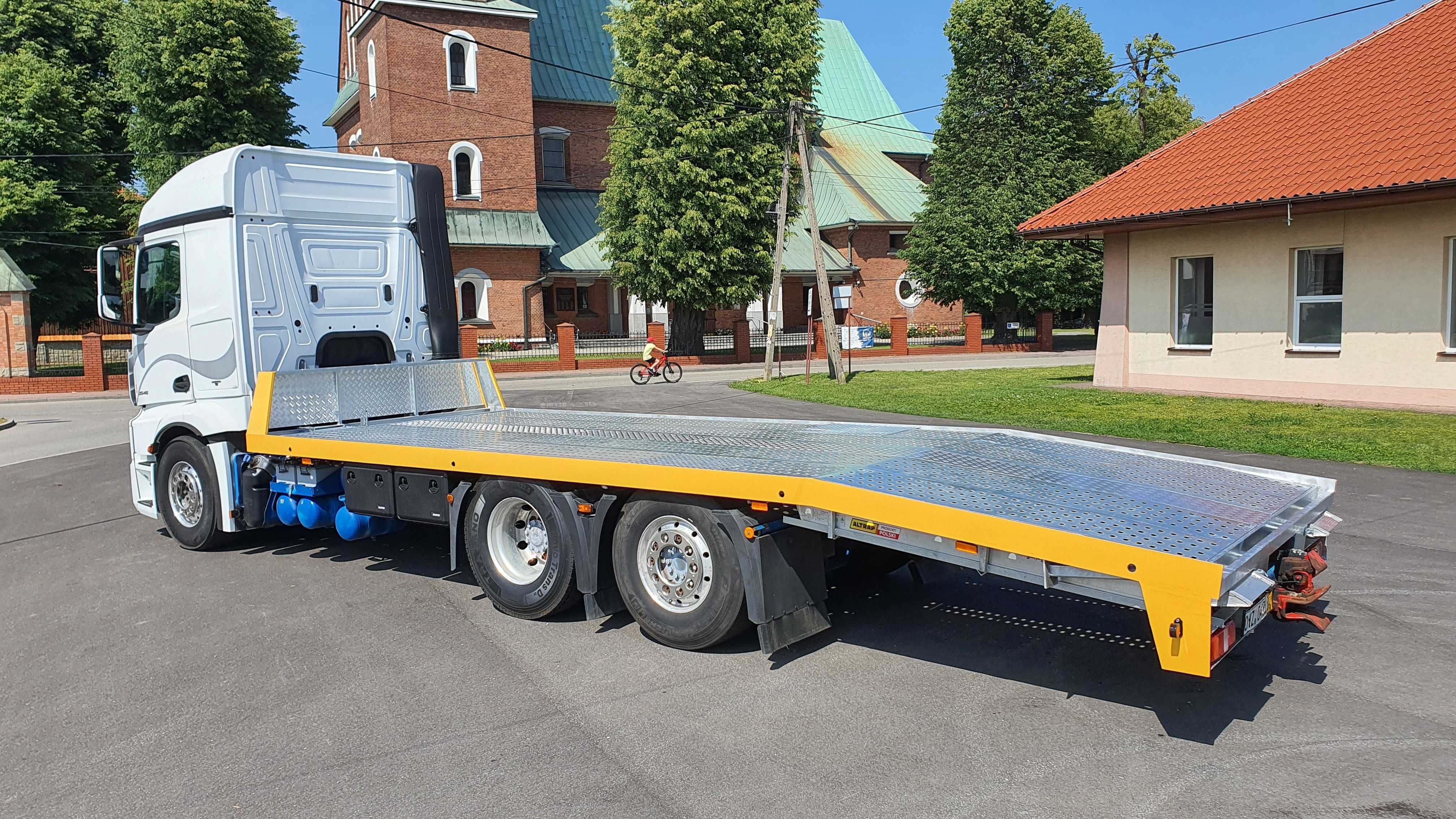 Najazd DMC 26 Ton zabudowa stalowa solidna laweta Mercedes Actros