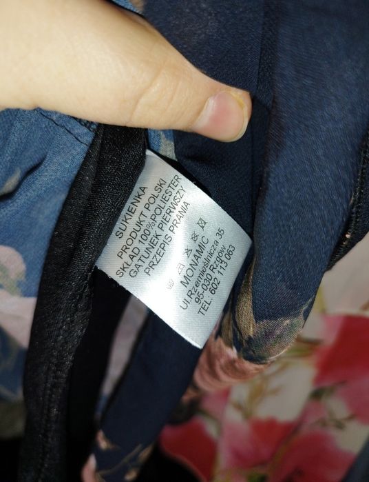 Sukienka czarna w róże plus size bianca Black rose