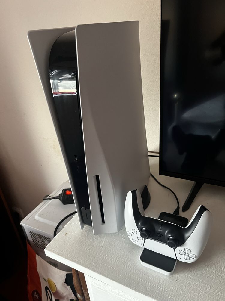 Ps5 em otimo estado com um comando