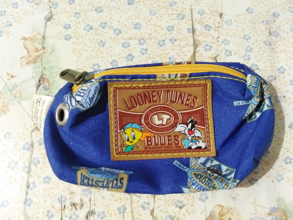 Vendo carteira de looney tunes bom estado