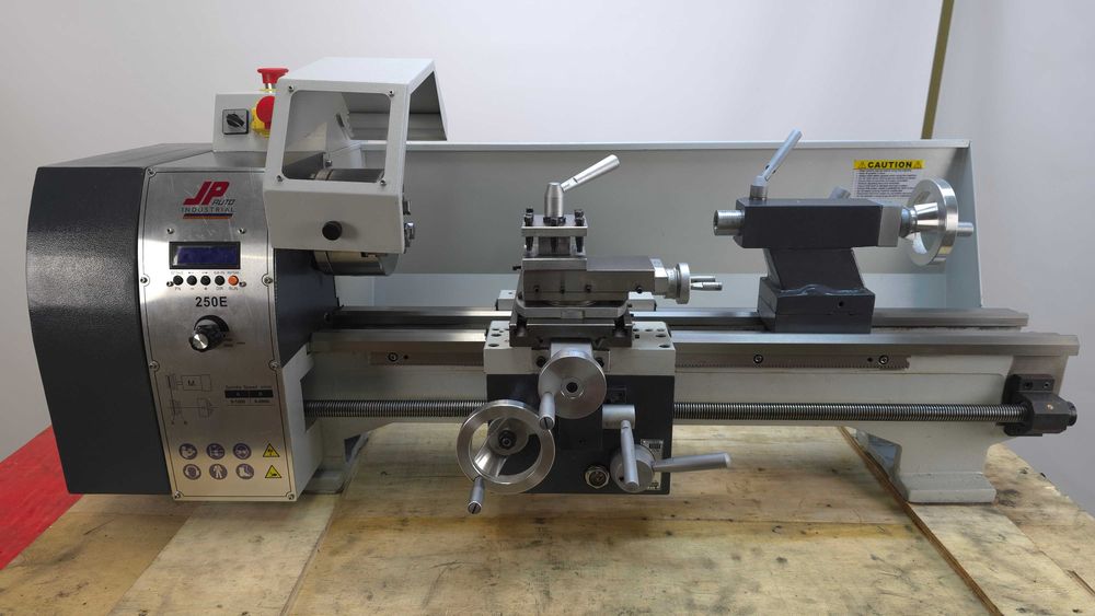 Токарно-винторезный станок по металлу 250Е JPAuto Industrial 600мм