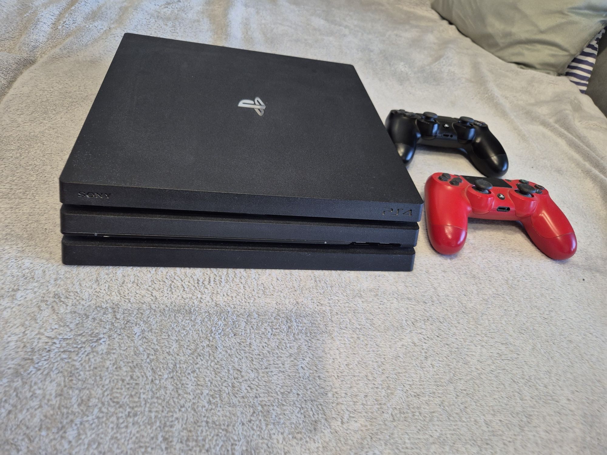PS4 Pro 1tb + gry