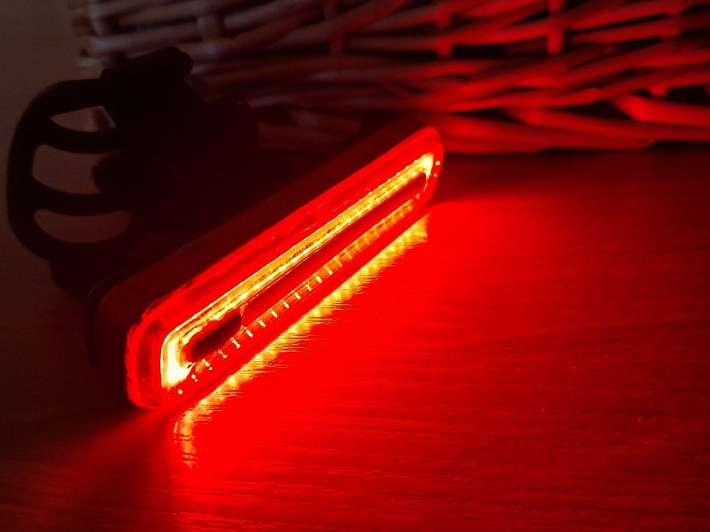 Lampka latarka na rower rowerowa hulajnoga światło USB obejma czerwone