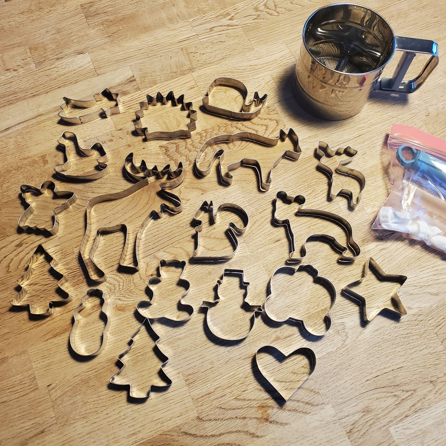 Zestaw Foremki do ciastek,pierniczki  sitko do mąki łośikea