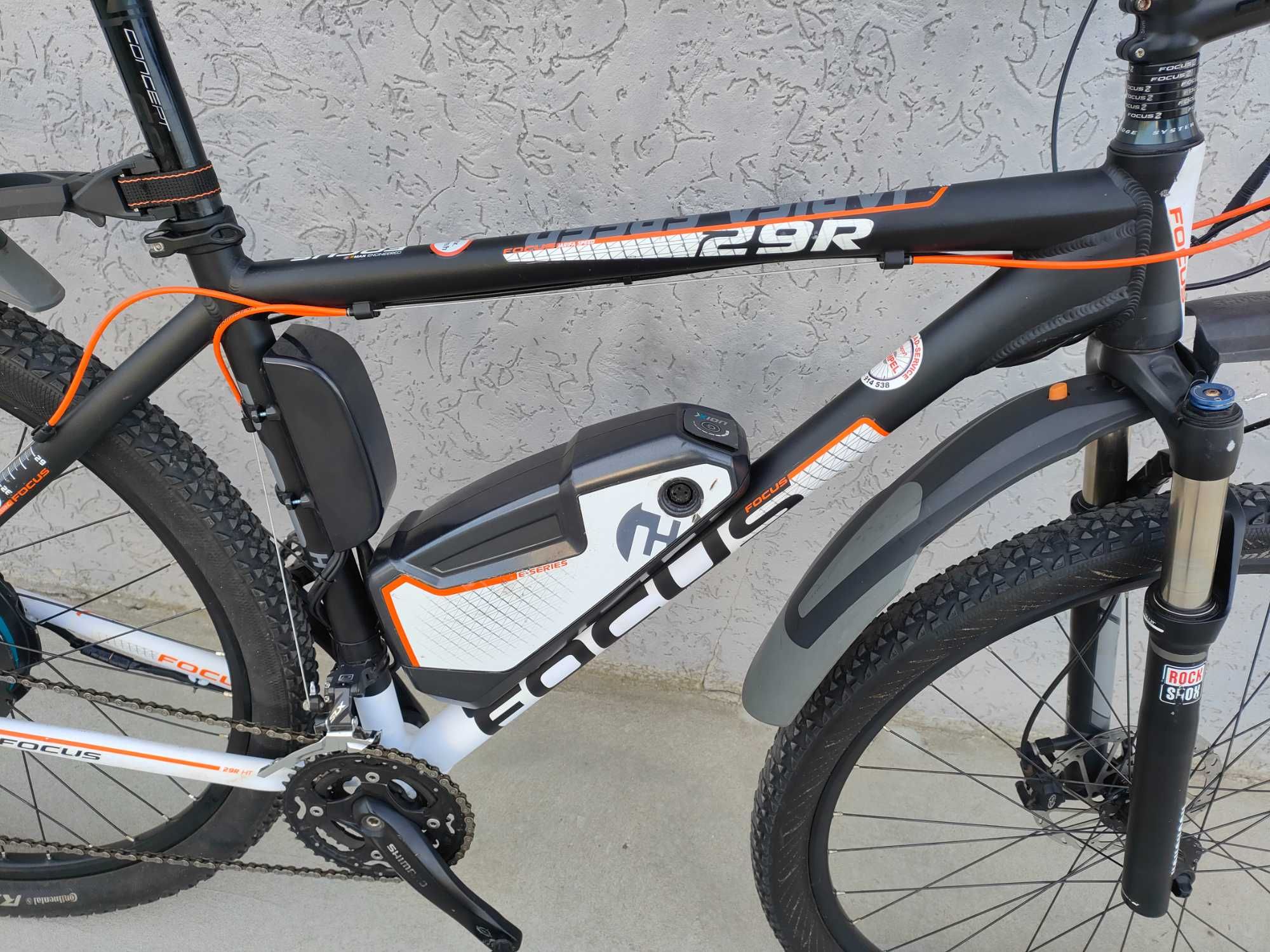 Електровелосипед найнер Focus Jarifa 29R, курок газу, RockShox
