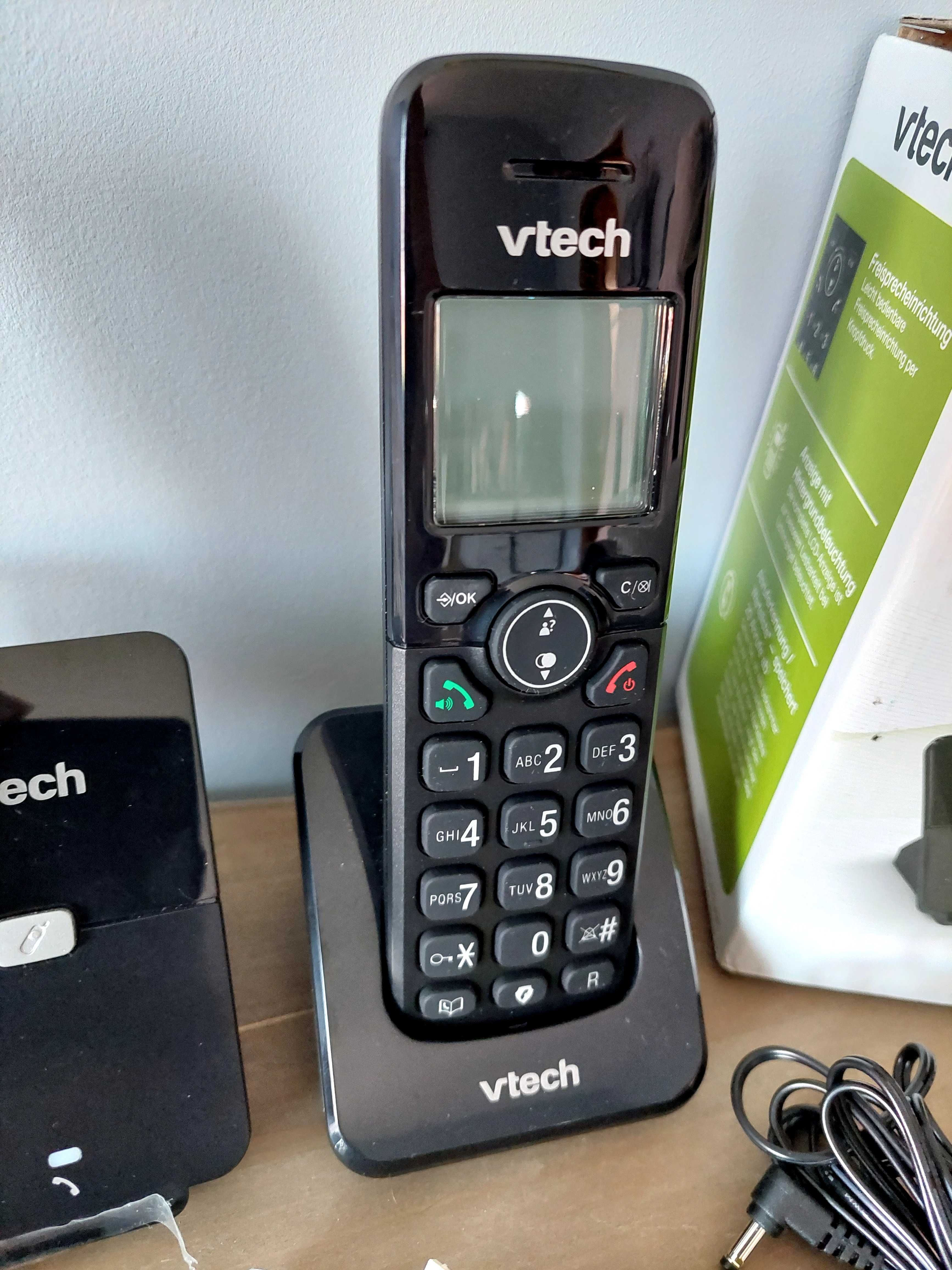 Telefon bezprzewodowy z dwiema słuchawkami Vtech CS2001.